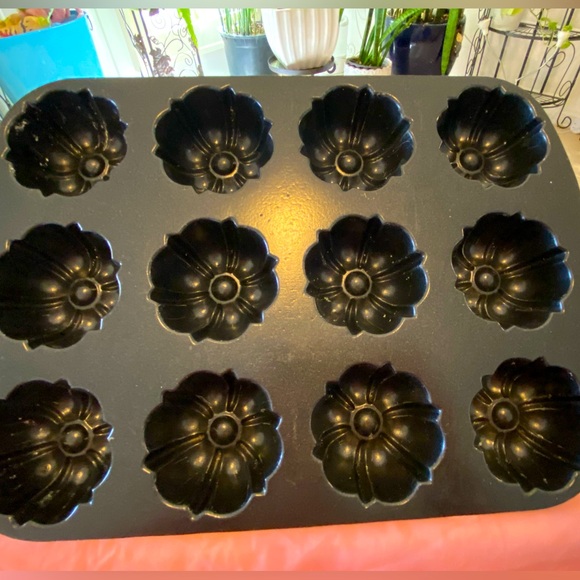 NORDIC WARE  FLUTED MUFFIN BUNDT PAN - Picture 2 of 3